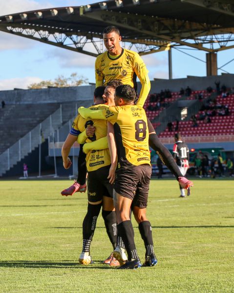 Futebol Clube Cascavel vence o Joinville e assume a vice-liderança do Grupo A15 da Série D