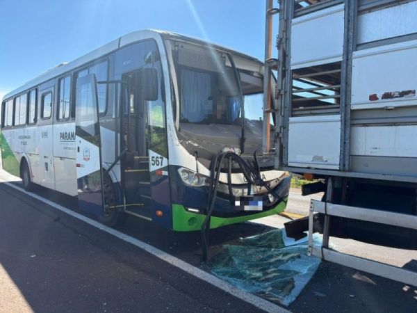 Ônibus da Saúde com pacientes que seguiam para Toledo e Cascavel se envolve em acidente na BR-163
