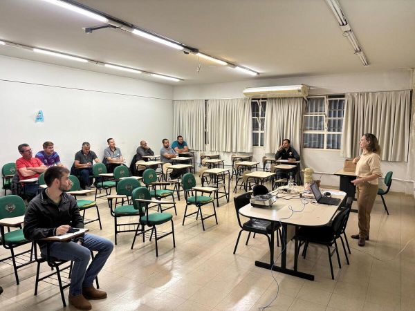 Escola de Governo de Toledo capacita servidores em Comunicação Assertiva