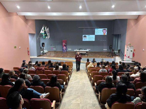 Assistência Social capacita profissionais das Casas Abrigo sobre neurodivergência