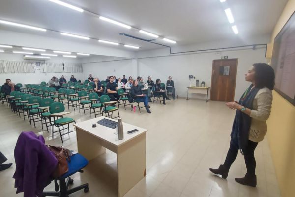 Escola de Governo promove curso sobre práticas de atendimento no serviço público