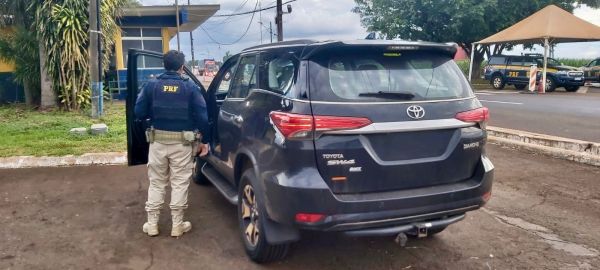 PRF recupera três caminhonetes Hilux levadas por ladrões no Oeste