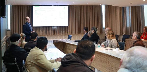 Guerra no Irã e Estreito de Ormuz pautam reunião da Diretoria da ACIT