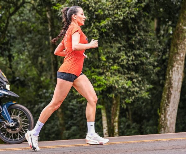 Atleta de Toledo vence os 10,5 km feminino geral na Meia Maratona das Cataratas
