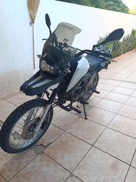 Moto é furtada durante a madrugada na Avenida Maripá, próximo ao Lago dos Pioneiros, em Toledo