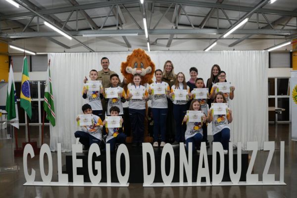 Colégio Donaduzzi realiza primeira formatura do Proerd