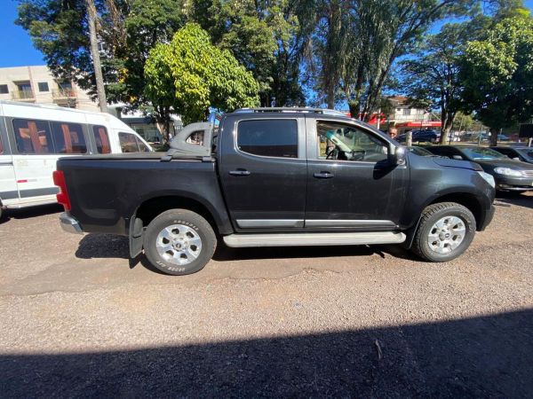 Unioeste promove em junho leilão público de bens móveis