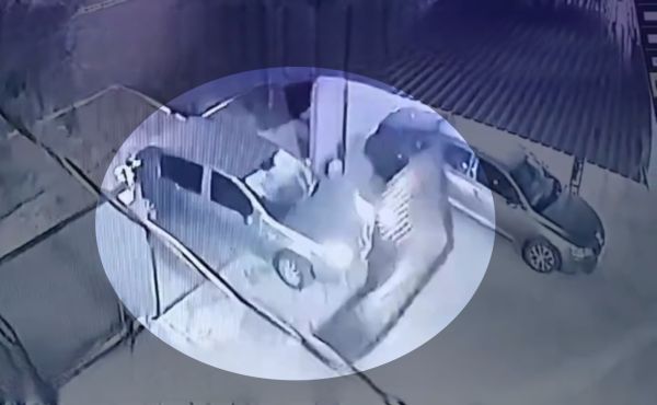 Homem em surto derruba portão e invade pátio da Delegacia de Toledo