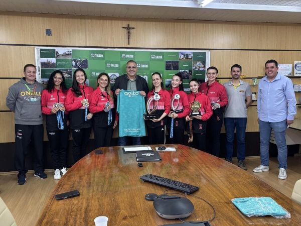 Agito apresenta conquistas e ações da ginástica rítmica em visita à Prefeitura