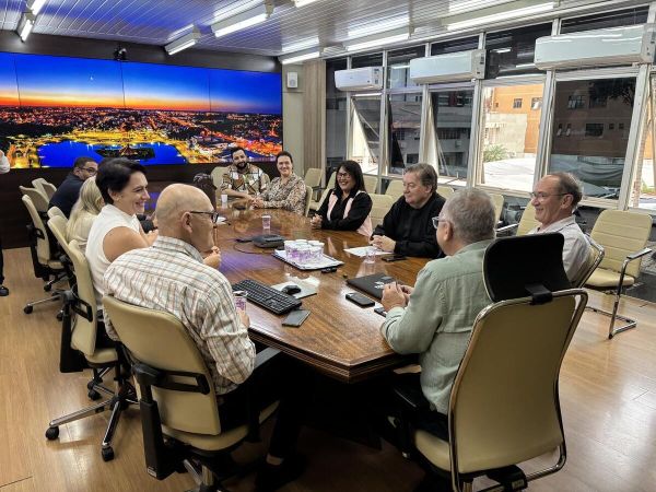 Prefeitura sanciona leis sobre endometriose e idosos no mercado de trabalho