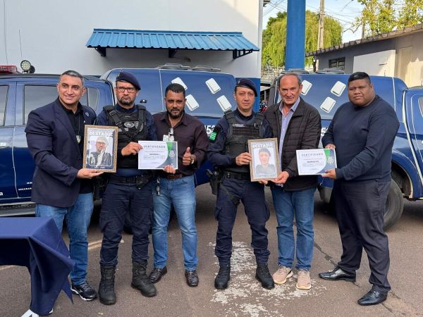 Guardas municipais destaque do mês de maio são homenageados