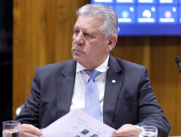 Dilceu Sperafico assina PEC que prevê redução excepcional da maioridade penal em crimes graves