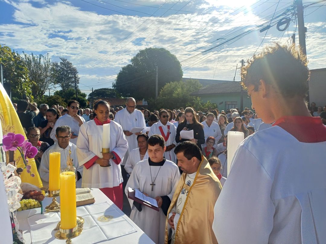 Corpus Christi reúne fiéis em Toledo com missas, procissões e tradicionais tapetes coloridos; confira a programação