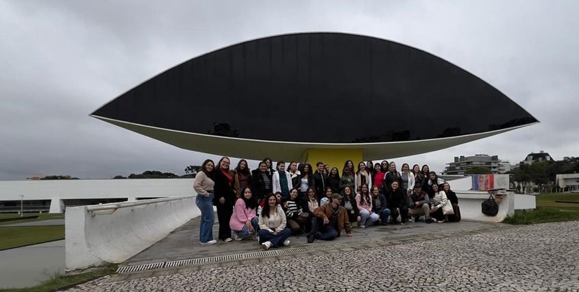 Estudantes de Secretariado Executivo Trilíngue da Unioeste Campus de Toledo realizam visita técnica em Curitiba