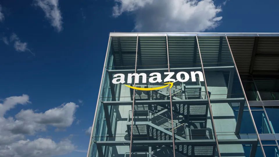 Amazon anuncia 10 bi de euros para centros logísticos na Europa e expansão de entrega rápida