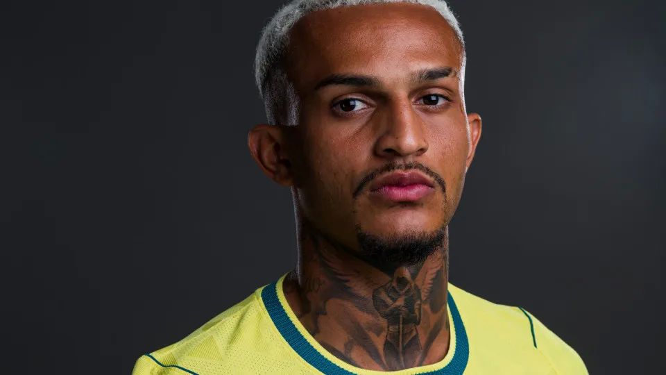 Wesley é cortado da Seleção por lesão na perna