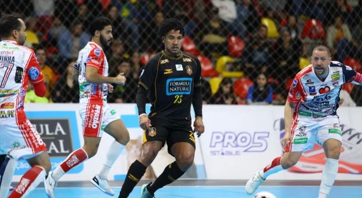 Cascavel Futsal vence o Magnus de virada e sobe na tabela da Liga Nacional