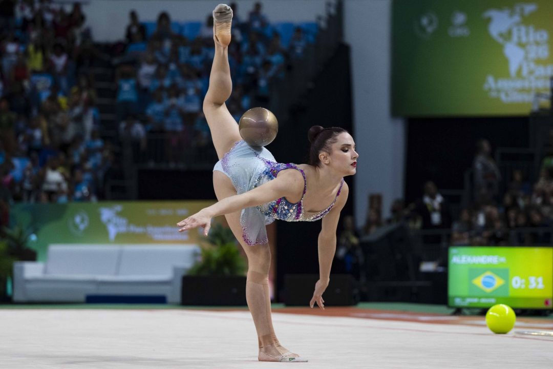 Maria Eduarda Alexandre, de Toledo, conquista três medalhas no Pan-americano de Ginástica Rítmica