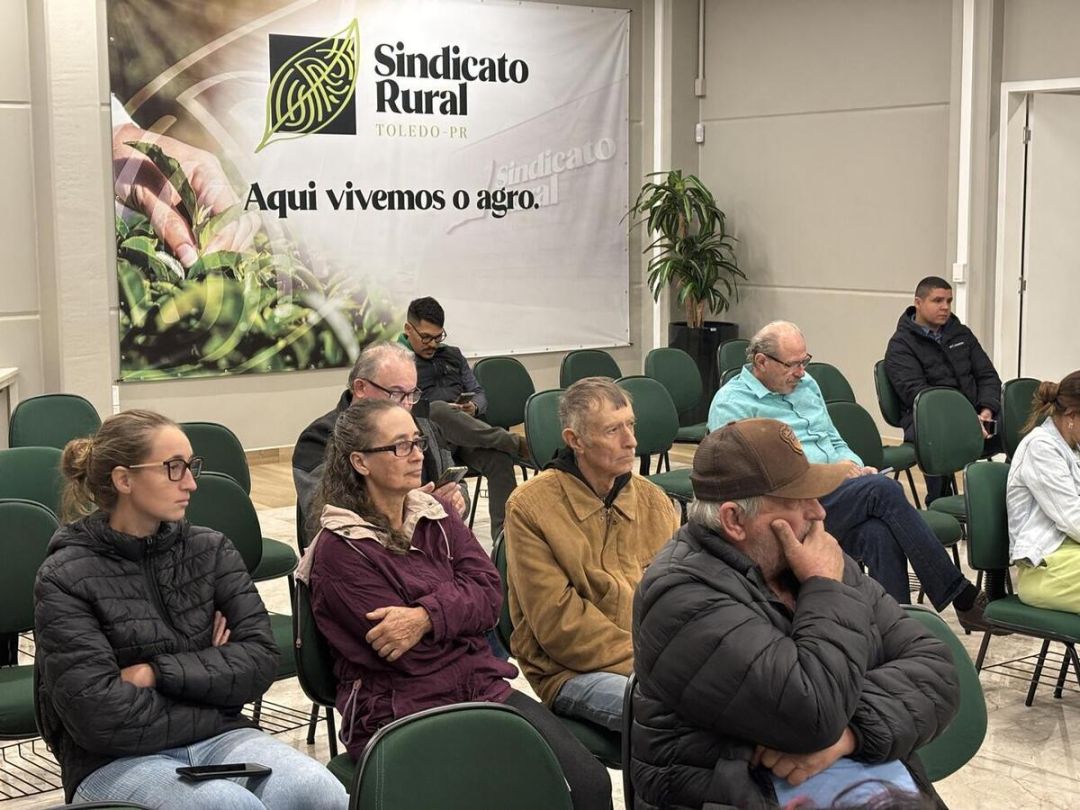 Secretaria Municipal de Agricultura apresenta a produtores projetos para suinocultura e pecuária leiteira