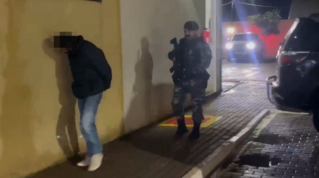 Homem é preso após furtar caminhonete e ser perseguido pelo proprietário em Cascavel