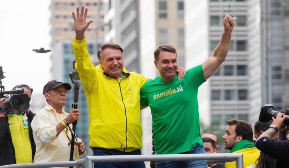 Moraes autoriza Bolsonaro a ver família na estreia do Brasil na Copa