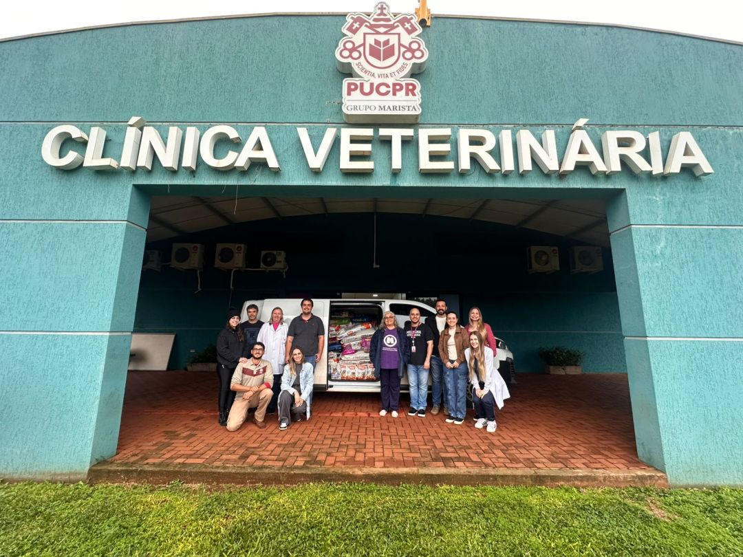 Estudantes da PUCPR Toledo entregam mais de 1 tonelada de ração para ONG de proteção animal