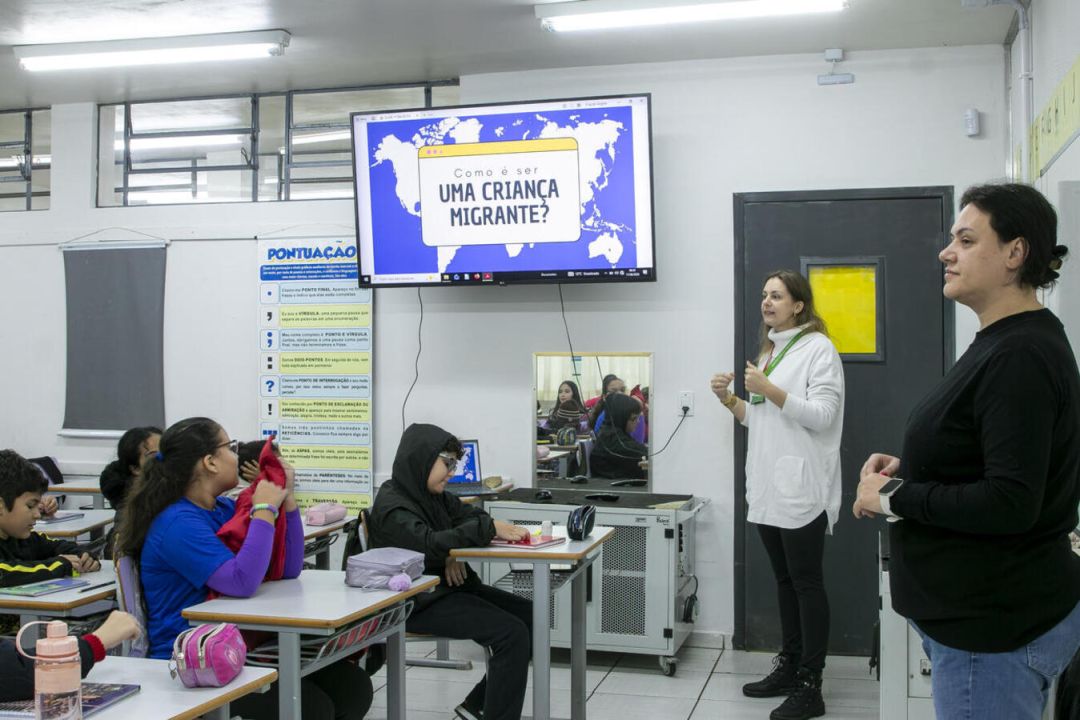 História Sem Fronteiras promove reflexão sobre migração e acolhimento com alunos