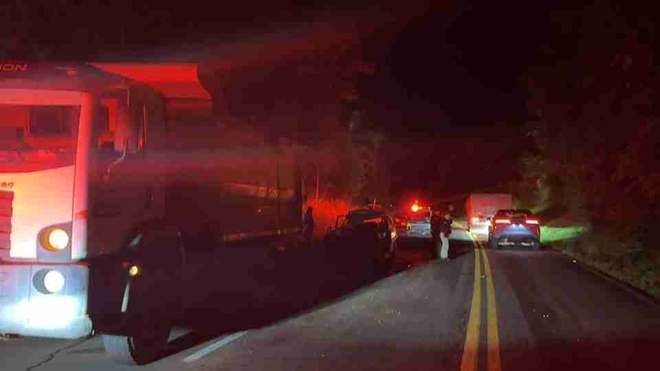 Motorista morre em acidente envolvendo carro e caminhão na PR-487