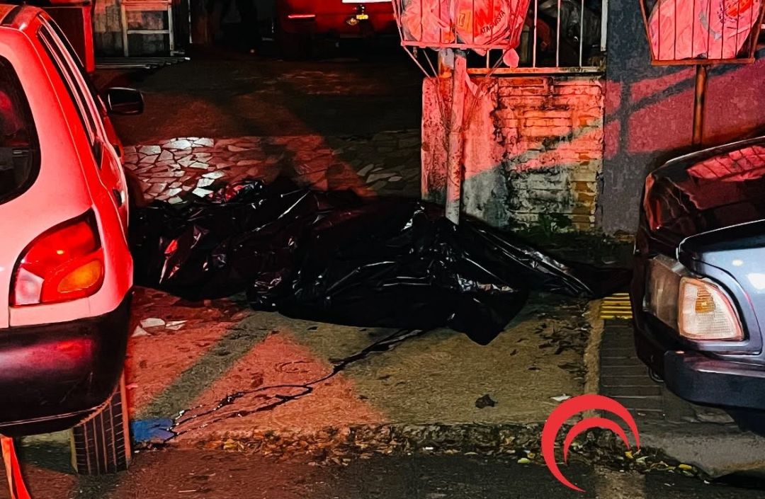 Homem é morto com tiro na cabeça em Foz do Iguaçu; suspeitos fugiram de moto