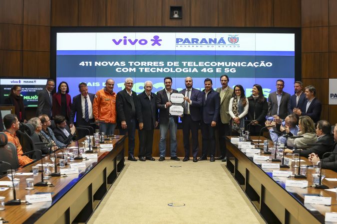 Governador anuncia parceria de R$ 192 milhões com a Vivo para ampliar cobertura de telefonia e internet no Paraná
