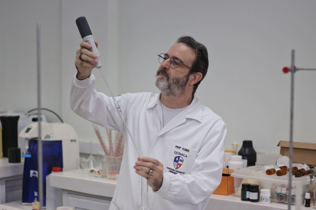 Professor da Unioeste Campus de Toledo destaca a importância da Química para a sociedade