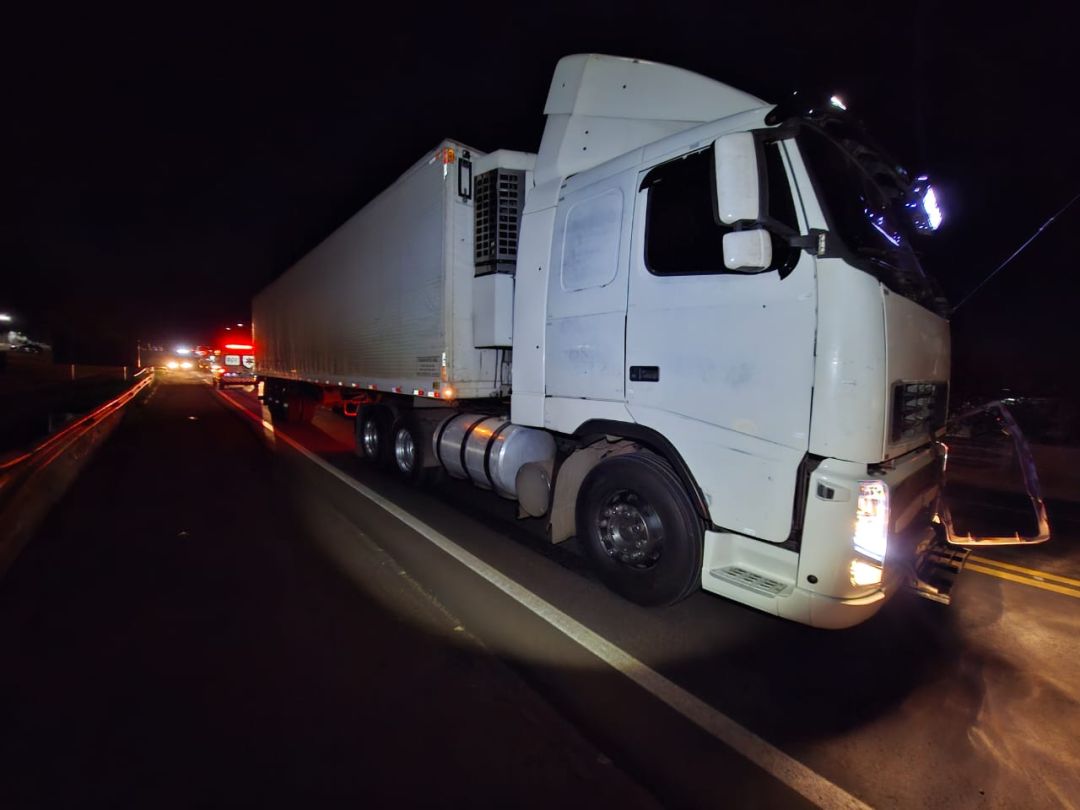 Pedestre morre atropelado por caminhão na PR-323