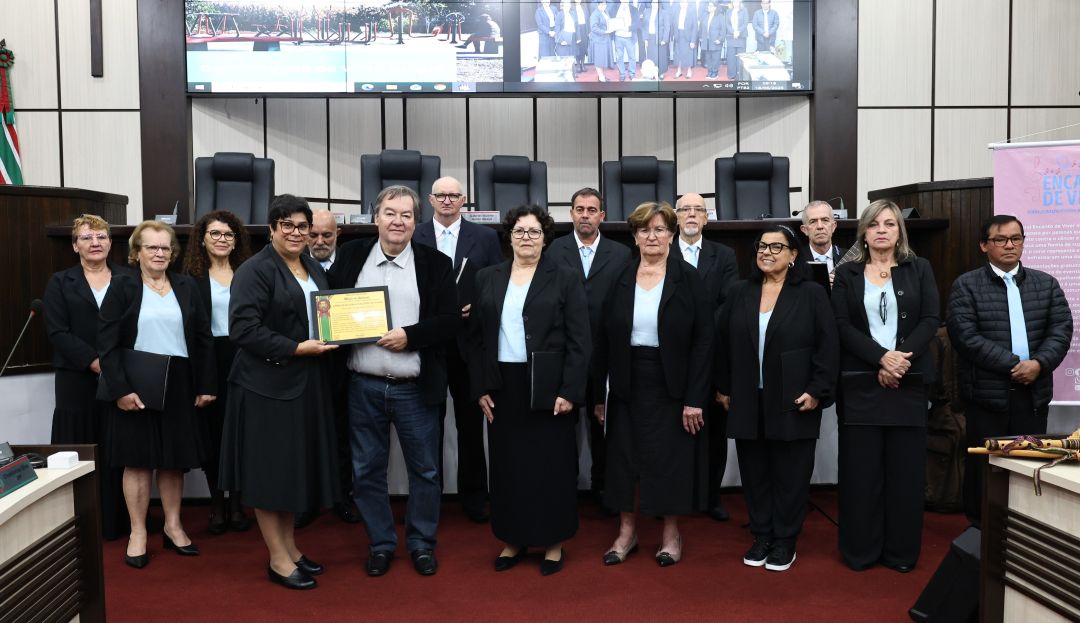 Coral Encanto de Viver recebe homenagem na Câmara de Toledo