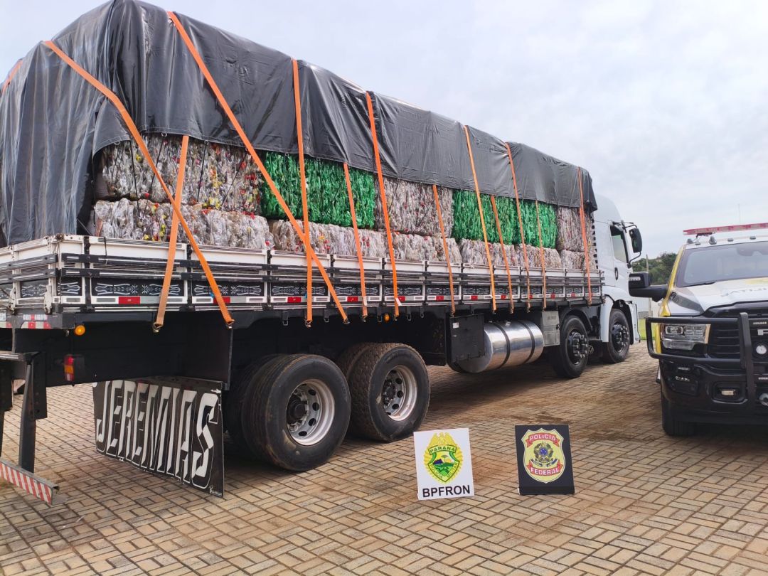 BPFRON e PF apreendem 550 quilos de maconha escondidos em caminhão na fronteira com a Argentina