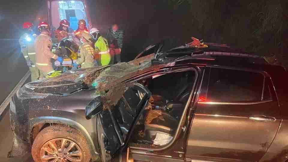 Casal fica ferido após capotamento na BR-163 em Santa Maria