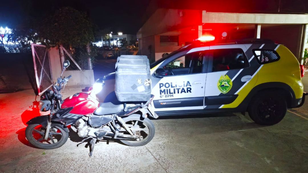Motociclista embriagado é preso ao ser flagrado transportando criança sobre tanque da moto em Cascavel