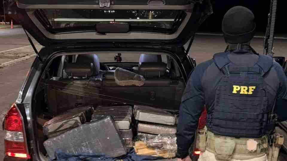Motorista é preso com 150 kg de maconha escondidos em SUV na BR-277