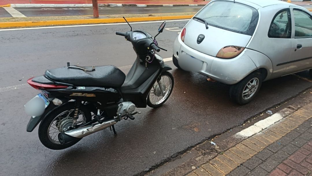 Motociclista sofre ferimentos após bater na traseira de carro em Toledo