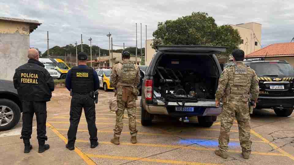 Operação da PF cumpre mandados contra grupo suspeito de contrabando e lavagem de dinheiro no Paraná