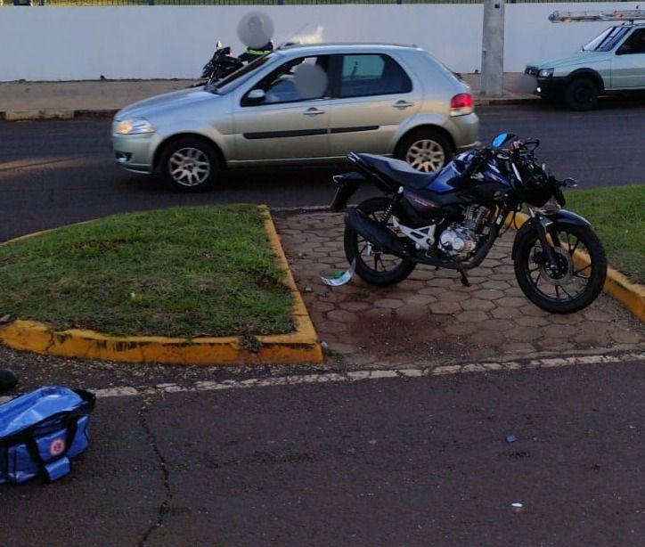 Colisão entre moto e carro deixa dois feridos na Avenida Ministro Cirne de Lima