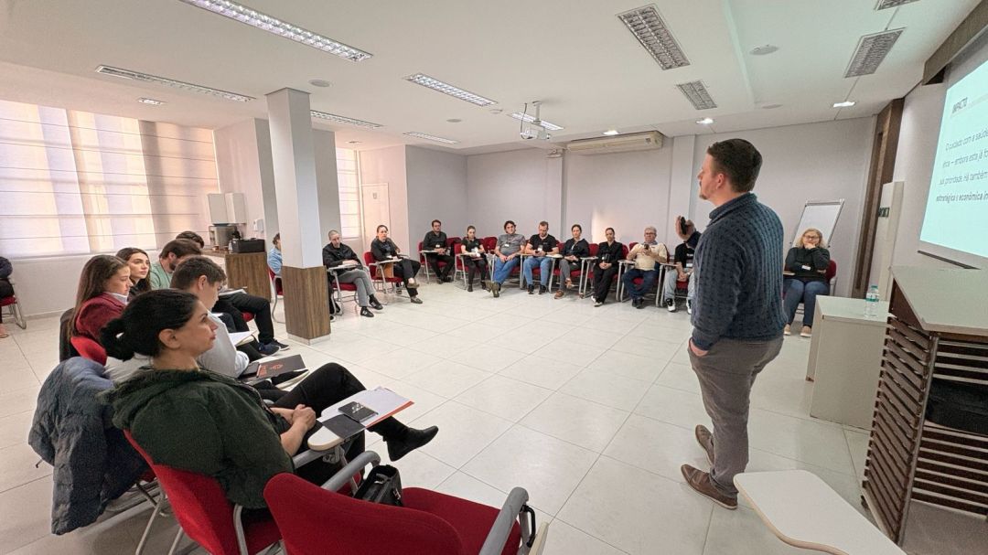 Núcleo de Gastronomia da ACIT promove treinamento sobre NR-1 e saúde mental para lideranças