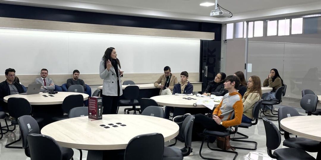 FAG Toledo recebe estudantes do Colégio Incomar em tarde de orientação acadêmica e profissional