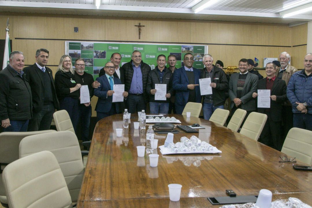 Prefeitura de Toledo sanciona três novas leis voltadas à educação, esporte e assistência social