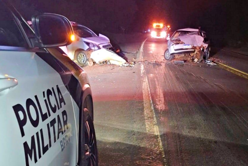 Colisão frontal com veículo transportando pacientes deixa 5 feridos na PR-323