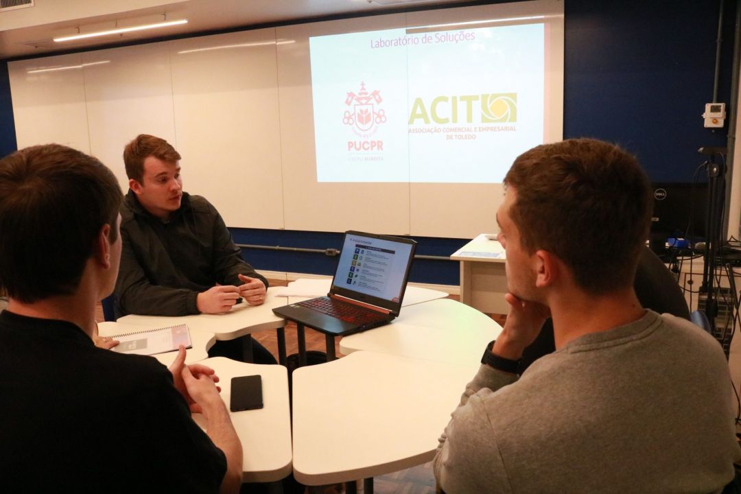 ACIT e PUCPR encerram 13ª edição do Laboratório de Soluções