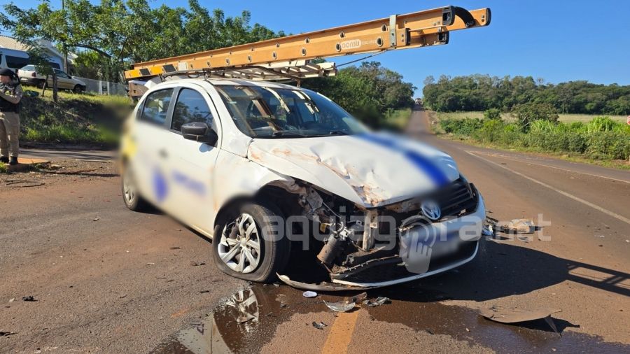 Violenta colisão entre Gol e caminhonete deixa mulher ferida em trevo de Marechal Rondon
