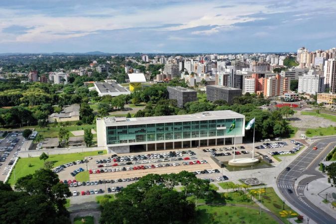 Governo do Paraná nomeia 1.668 aprovados em cinco concursos públicos