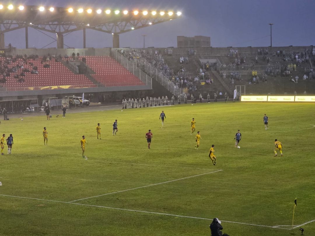 Grêmio vence o Cascavel de virada sob chuva em amistoso no Olímpico Regional