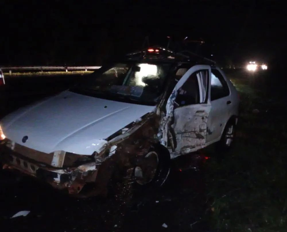 Colisão entre dois caminhões e carro deixa um morto na BR-277