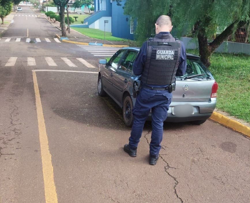 Guarda Municipal localiza Gol com registro de furto após denúncia de estacionamento irregular em Toledo